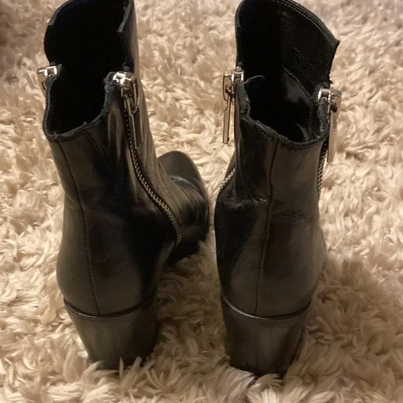 Kenneth Cole black leather ankle boot, Size 7 - Picture 4 of 11